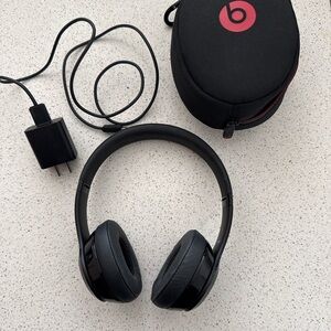 Beats Solo3 Wireless Headphones. Black. Used Twice